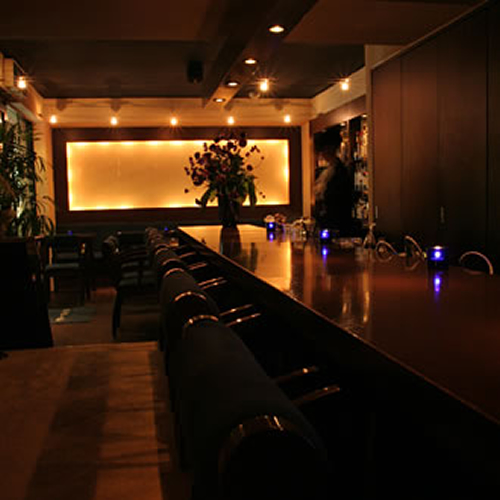 em-u dining bar