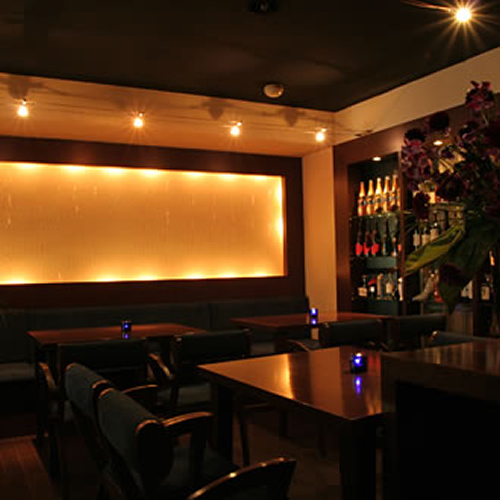 em-u dining bar