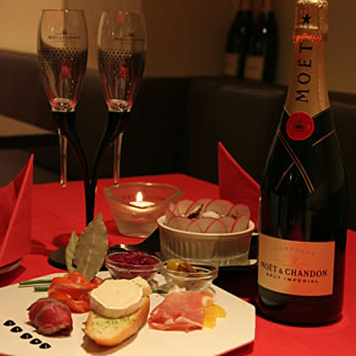 Champagne & Casual Dining MOET & DINING