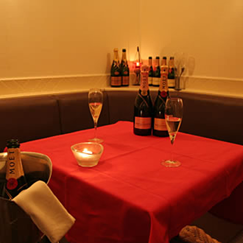 Champagne & Casual Dining MOET & DINING
